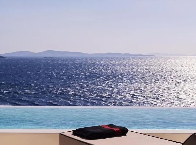 Kouros Hotel & Suites