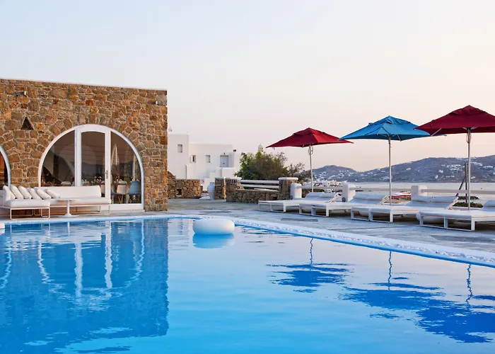 Kouros Hotel & Suites